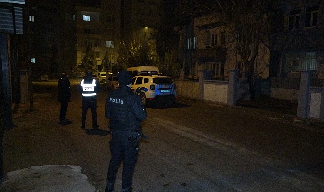 Adliye önünde birbirine saldıran ailelerin evlerine operasyon!