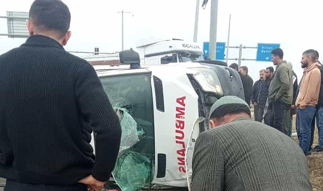 Ambulans kaza yaptı: 1 ölü, 5 yaralı