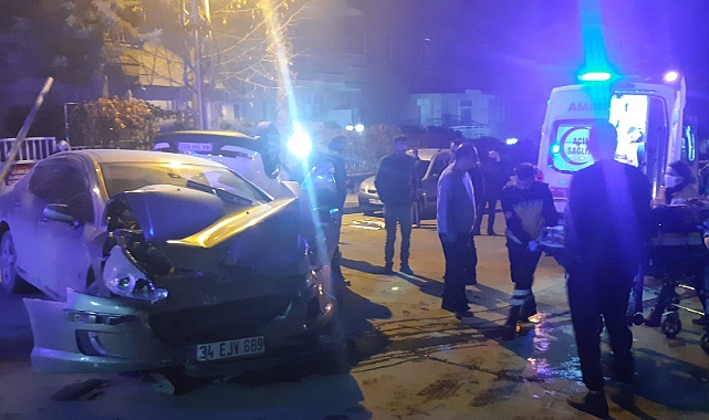 İki otomobil çarpıştı: 2 yaralı