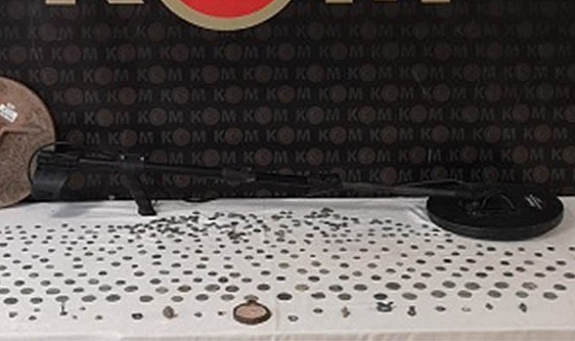 İş yerinde yapılan aramalarda 474 adet sikke ele geçirildi