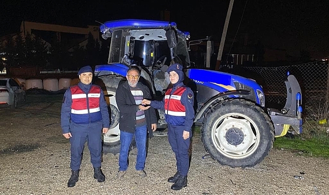 Jandarma, çalınan traktör ve tarım aletini bularak sahibine teslim etti