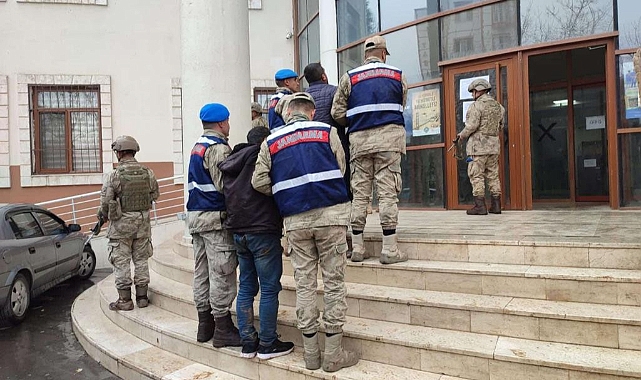 Kasten adam öldürme suçundan aranan 2 hükümlü yakalandı