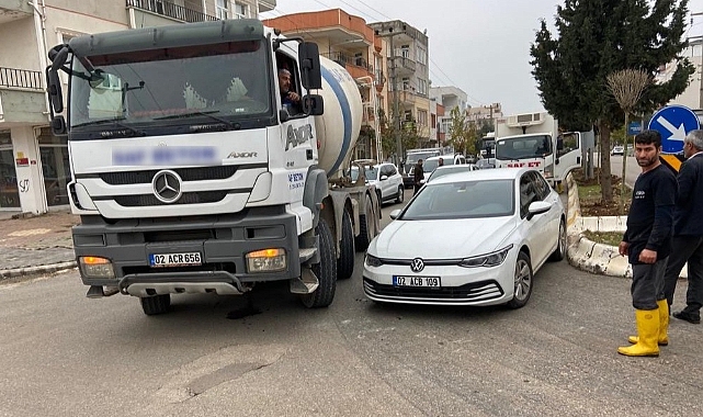 Otomobil ile beton mikseri çarpıştı: 1 yaralı