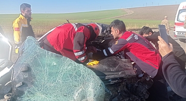 Otomobil ile tır kafa kafaya çarpıştı: 1 ölü, 2 yaralı