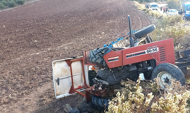 Otomobil ile traktör çarpıştı sürücüler yaralandı