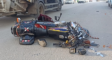 Otomobille çarpışan motosiklet sürücüsü ağır yaralandı