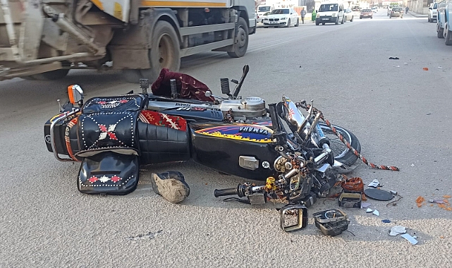 Otomobille çarpışan motosiklet sürücüsü ağır yaralandı