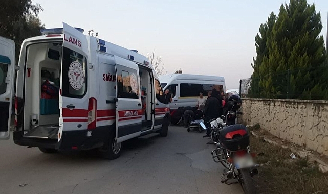 Servis minibüsü ile çarpışan motosikletin sürücüsü hayatını kaybetti