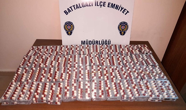 Şüphe üzerine durduruldu üzerinde binlerce hap çıktı
