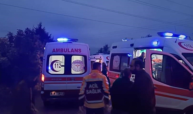 Tarım işçilerini taşıyan midibüs devrildi: 14 yaralı