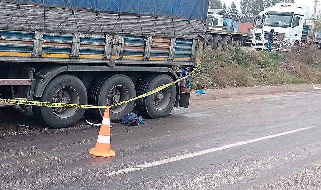 Tırın altında kalan motosiklet sürücüsü hayatını kaybetti