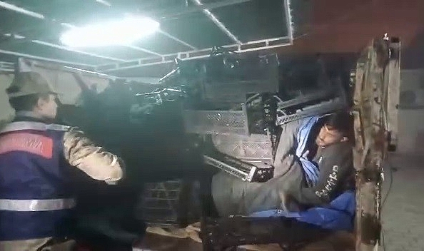 23 göçmen ve kaçakçı yakalandı
