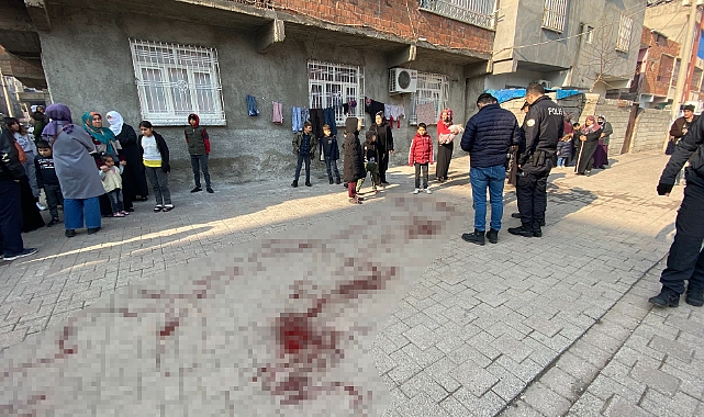Bir hafta önce kızını kaybeden baba, evinin önünde bıçaklandı