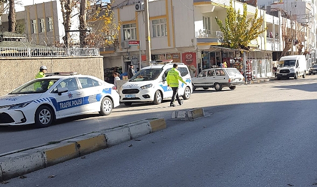 Bisiklet ile hafif ticari araç çarpıştı: 1 yaralı