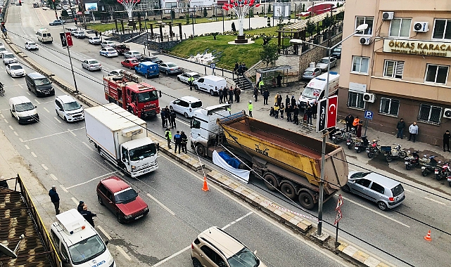Feci kaza! Hafriyat kamyonu karı kocaya çarptı
