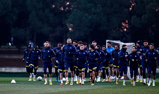 Fenerbahçe, derbi için kampa girdi