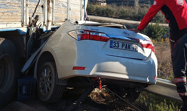 Kamyon, otomobile çarptı feci kazada 2 kişi öldü