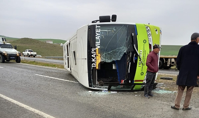 Muayeneye giden midibüs kaza yaptı: 2 yaralı