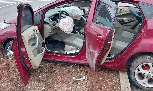 Otomobil ile tır çarpıştı 2 kişi yaralandı
