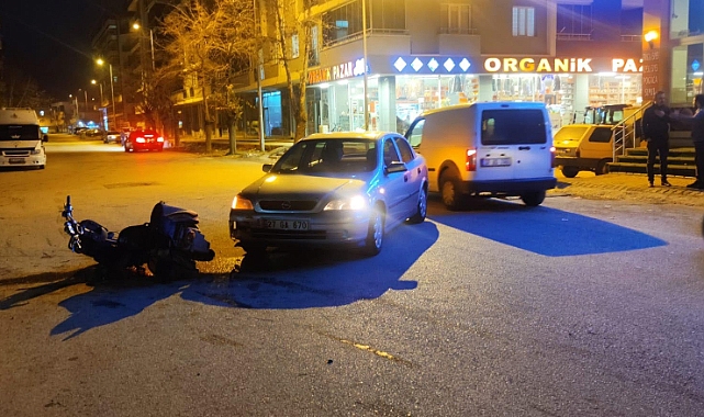 Otomobil motosikletli kuryeye çarptı: 1 yaralı
