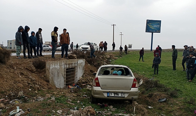 Otomobil yol kenarına uçtu: 2'si ağır 5 yaralı
