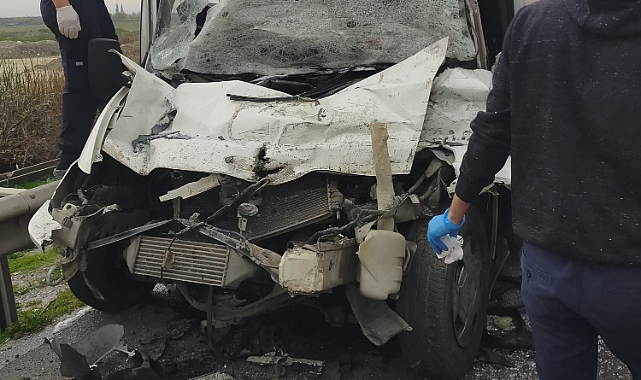 Tıra arkadan çarpan sürücü yaralı kurtuldu