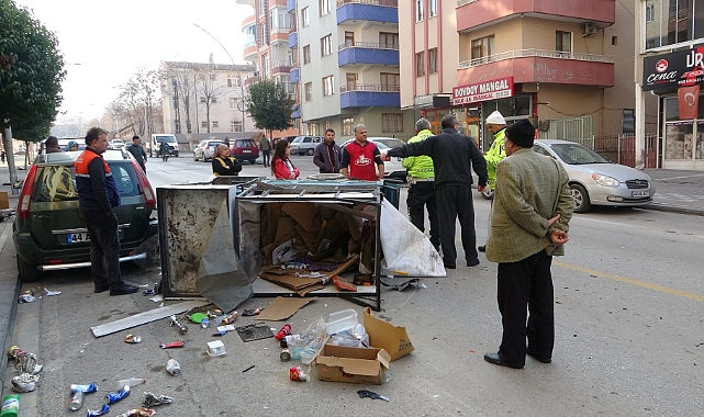 Üç aracın karıştığı kazada tartışan sürücüleri polis sakinleştirdi