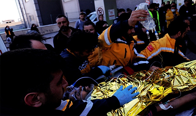 296 saat sonra enkazın altından sağ kurtarıldı