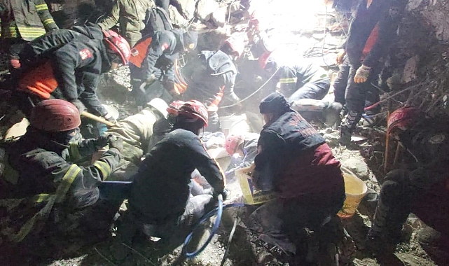 60 yaşındaki kadın 166 saat sonra kurtarıldı