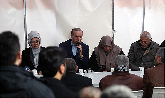 Cumhurbaşkanı Erdoğan, depremzedeleri ziyaret etti