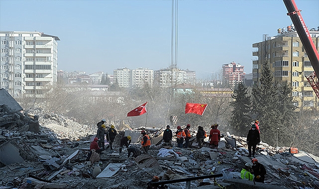 Depremin 7. gününde umutlu bekleyiş sürüyor