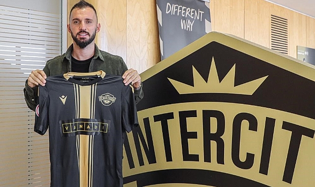 Emre Çolak, futbolu bıraktığını açıkladı