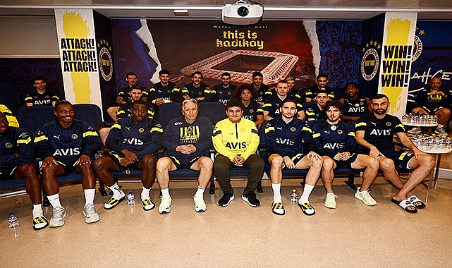Enkazdan kurtarılan Mehmet Akif Ağaç, Jorge Jesus ve futbolcularla bir araya geldi