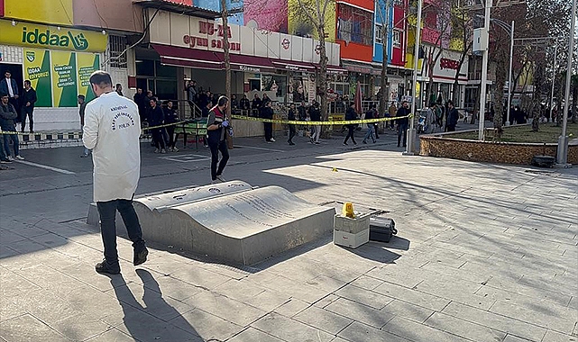 İki kişi arasında çıkan kavga kanlı bitti: 1 yaralı