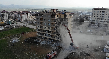 Yıkım çalışmaları ve hasarın boyutu dron ile görüntülendi