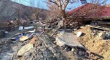 Zelyurt : " Evler tamamen yok olmuş"