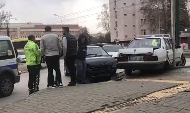 3 aracın karıştığı zincirleme kazada 1 kişi yaralandı