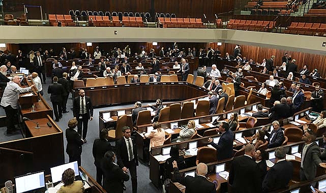Başbakanın görevden alınmasını zorlaştıran yasa tasarısına onay