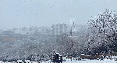 Etkili olan kar yağışı hem sevindirdi hem de korkuttu