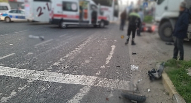 İki motosiklet çarpıştı: 2 ölü, 1 ağır yaralı