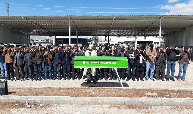 Minik Zeynep annesinin yanına defnedildi