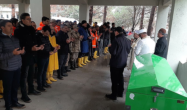 Selde hayatını kaybeden anne ve kız toprağa verildi