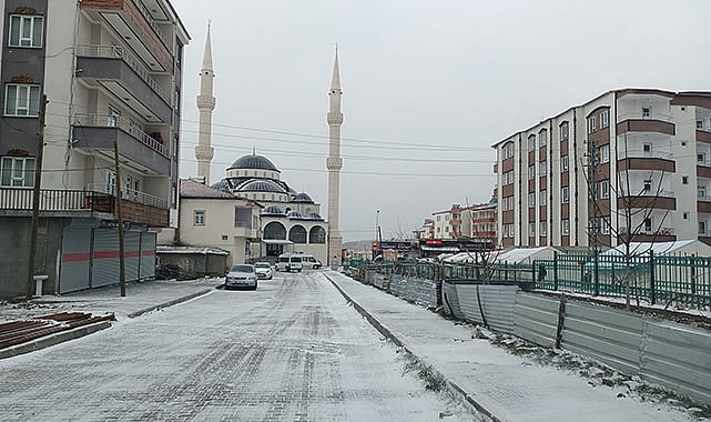 Sincik ilçesinde kar yağışı başladı