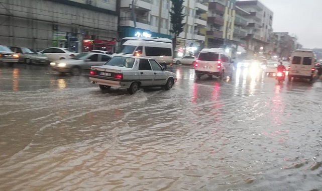 Urfa'da sağanak etkili oldu, yağışlar ekipleri alarma geçirdi