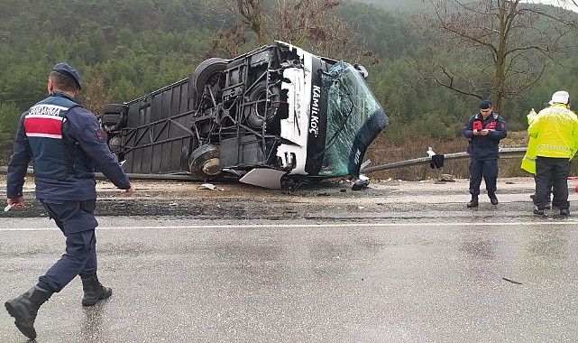 Yolcu otobüsü devrildi: 8 yaralı