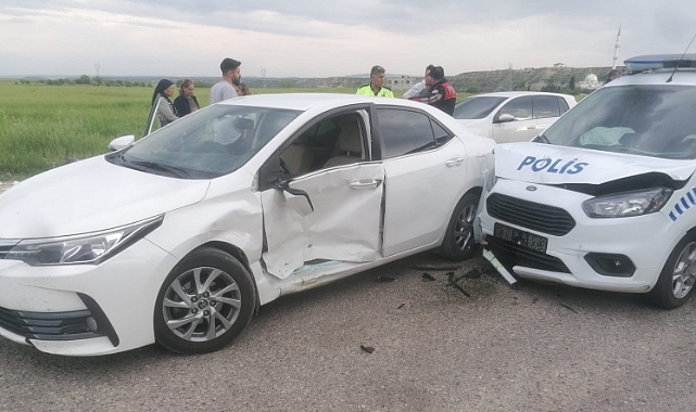 Adıyaman'da polis aracıyla otomobil çarpıştı