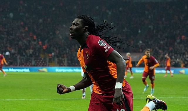 Galatasaray'da Gomis sorunu tatlıya bağlandı