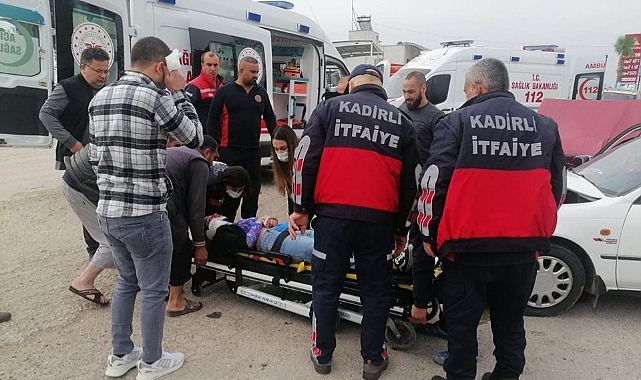 İki otomobil çarpıştı: 6 yaralı