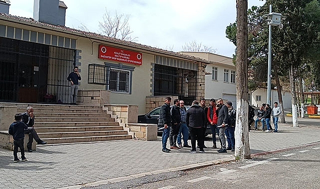 İki otomobil kafa kafaya çarpıştı: 5 ölü, 1’i ağır yaralı