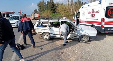 Otomobiller çarpıştı: 1 ölü, 3 yaralı